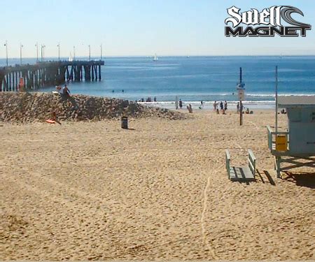 Check out Swellmagnet's HD live El Porto Beach surf cam and regularly updated El Porto Beach surf report so that you know the best time for the best waves.