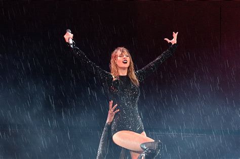Swifties rock out in the rain for 2nd night of Taylor Swift