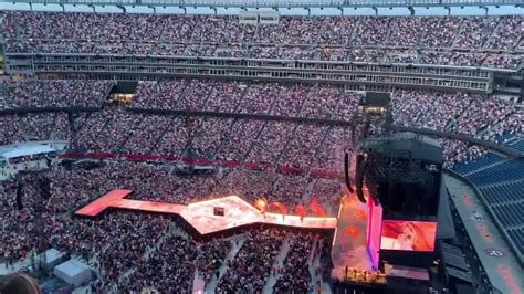 Swifties take over Gillette Stadium for 1st of 3 Taylor Swift shows