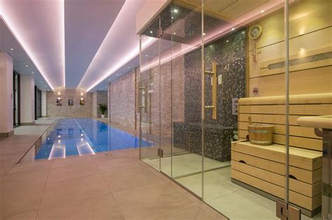 7 Best Gyms with Pools, Saunas & Hot Tubs Near You. By Dr Workout Staff. Swimming is the only workout that can truly be called zero-impact exercise. Be it a recovery session from your high-intensity lifting day or a weekly cardio session, swimming can be the best calorie-burning option as it goes easy on your joints.. 