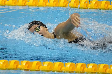 Swimming sensation Summer McIntosh voted CP female athlete of the year