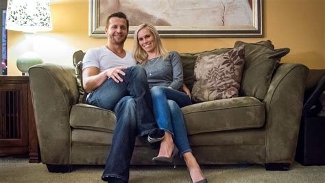 The Swingers Next Door: Ohio Couple Shares Lifestyle With Neighbors These suburban swingers say they actively swap sexual partners and host swingers parties for neighbors. March 20, 2015