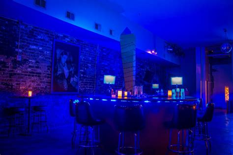 Swingers club new orleans la. A Clothing Optional Club Experience In New Orleans. 3 | Updated on June 3, 2023. One of the many rooms inside The Country Club, which is free to hangout in. At the Country Club in New … 