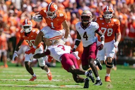 Swinney: Clemson RB Shipley has no structural damage in left leg, no surgery necessary