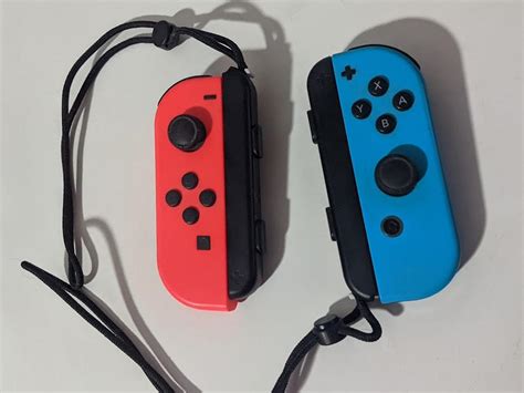 Switch controller holder stuck.  The Joy-Con may work wirelessly in TV or...