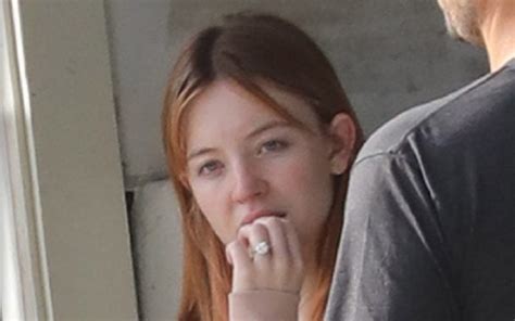 Sydney sweeney engagement ring. Apr 29, 2023 · Sweeney Preston. Published. April 29, 2023. Oh boy, it’s really kicking off now. The fiancé of Euphoria actress Sydney Sweeney has just been snapped by paparazzi outside the couple’s house in ... 