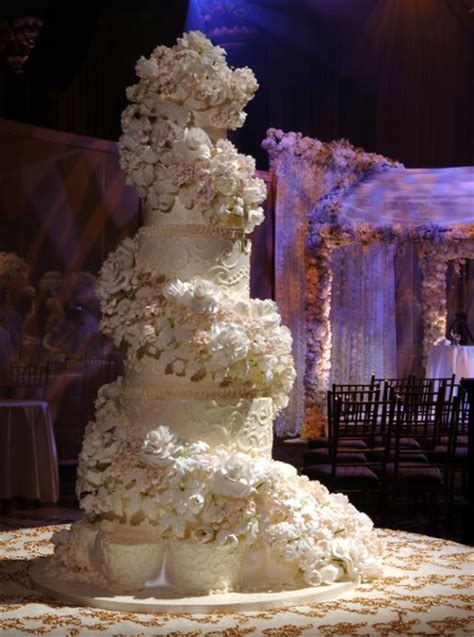 Sylvia cakes new york. (CNN) -- Sylvia Weinstock won't say how much hunky actor Liam Neesom paid for his country-garden style wedding cake, covered with perfect sugar … 