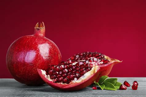 Symbolism of the Pomegranate - Jewish Gift Place