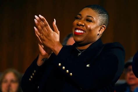 Symone sanders salary. Symone Sanders is an American political strategist, speaker, and media personality. Her estimated net worth is in the millions. She is best known for her work as a senior advisor to the Bernie Sanders presidential campaign, and as a political commentator on television. Sanders has also worked with several major advocacy groups. 