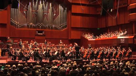 Symphony hr. Profile Frankfurt Radio Symphony. Founded in 1929 as one of the first radio symphony orchestras in Germany, the Frankfurt Radio Symphony (hr-Sinfonieorchester Frankfurt) today successfully negotiates the challenges of a modern top-ranking orchestra. 