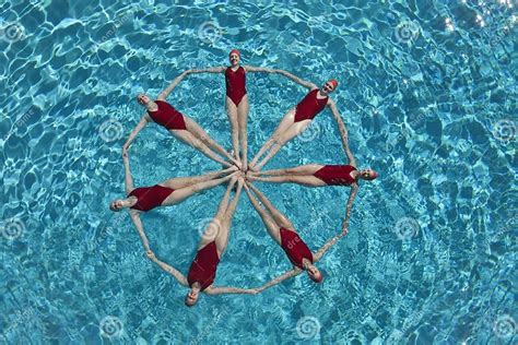 Synchronised Swimmers Forming A Circle Royalty Free Stock Images Image 33917829