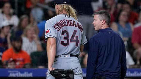 Syndergaard leaves debut with Guardians after being hit on the leg by a line drive against Astros