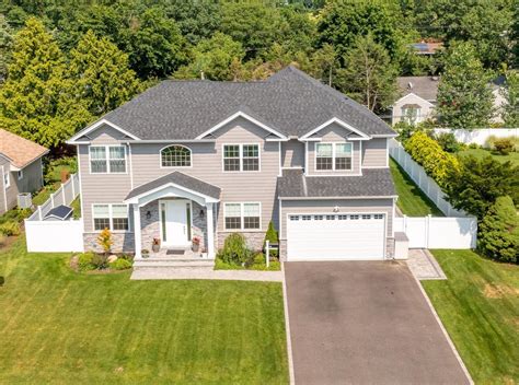 Syosset homes for sale. SRG Residential LLC. (631) 705-8818. $1,520,000. 5 Beds. 4 Baths. 15 Southwood Cir, Syosset, NY 11791. Custom built brick Colonial with 5 bedrooms and 4 baths. Well appointed glamorous interior, Large professional kitchen with over sized center Island, Primary suite with spa inspired en suite bathroom. 
