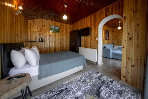 TÜRKİYE KAMP VE KARAVAN KULÜBÜ Doğada tek başına şömineli orman evi . 