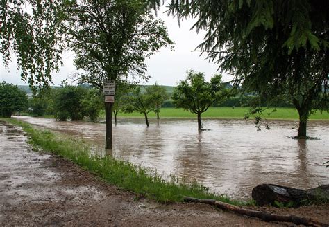 Těžké průtrž mračen během suchém období způsobují neuspořádanost v hlavním městě DR Kongo.