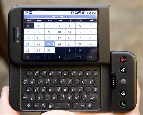 T mobile g1. T-Mobile G1 (před uvedením známý jako HTC Dream) je chytrý telefon způsobem pojetí svého software zaměřený na významné využití služeb internetu. Operační systém Android dodaný sdružením Open Handset Alliance, jehož verzi 1.0 vyvinula společnost Google, byl podle tvrzení v tiskové zprávě společnosti T-Mobile, právě v tomto telefonu použit vůbec poprvé . 