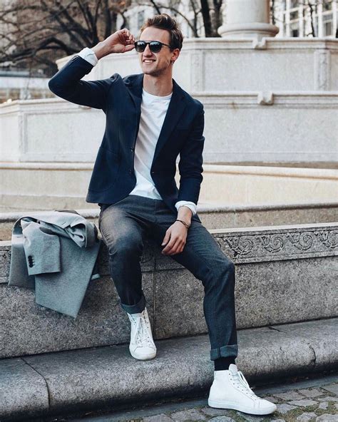 T shirt and blazer. Blazer, T-Shirt & Jeans. Dressing down the blazer? Evict the ever-present collared shirt and tie combo and move in a basic cotton t-shirt. But there are some rules: stick to plain (nothing ... 