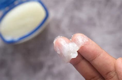 Tak Hanya Melembapkan, Intip 5 Manfaat Penggunaan Petroleum Jelly dan ... - balustradellc