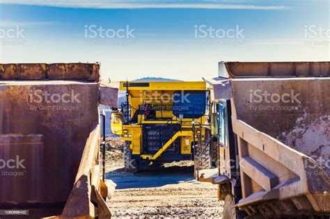 Tambang Baru & Harga Emas Global Dorong Laba Bumi Resources Minerals (BRMS) - balustradellc