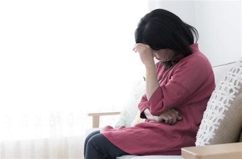 Tanda-Tanda Seseorang Mengalami Krisis Paruh Baya - balustradellc