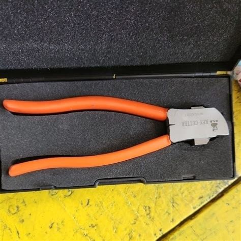 Tang Potong Kunci Merk Clom - balustradellc