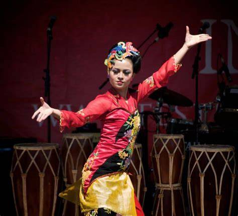 Tari Jaipong Tunggal - Bentang Panggung - muktibox.com
