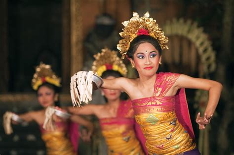 Tari Pendet - Bali (+Tutorial) | UNJ Tari 2017 - muktibox.com