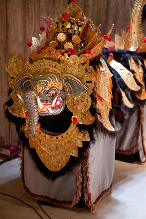 Tari Sakral Barong & Keris Serem #budaya @MrBudicobusat - muktibox.com