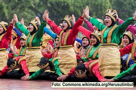 Tari Saman dari Aceh - Makna, Sejarah & Seni Warisan … - muktibox.com