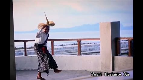 Tarian Foti Oleh Pemuda Asli Rote - balustradellc