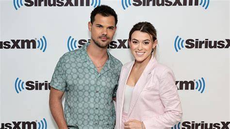 Taylor Lautner, wife Tay expecting 1st child - raincitystudios.com