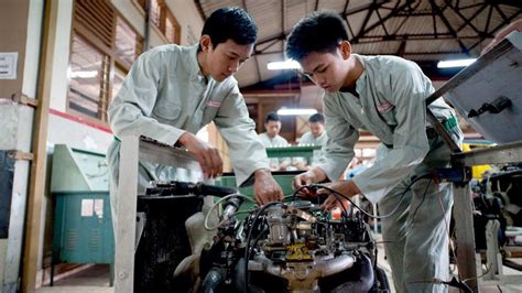 Technical and Vocational Education and Training in Indonesia ... - balustradellc