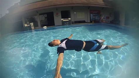 Teknik Mengambang Di Air - Sensen Swimming School - balustradellc