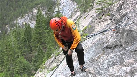 TEKNIK RAPPELLING YANG BAIK DAN BENAR - balustradellc