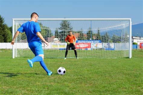 Teknik Shooting atau Menembak dalam Sepak Bola - balustradellc