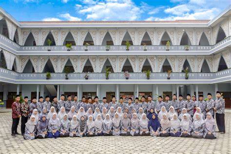 Terjerat nafsu di pesantren | Penana - raincitystudios.com