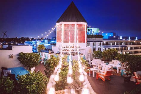 TH Rooftop Lounge – Townhouse