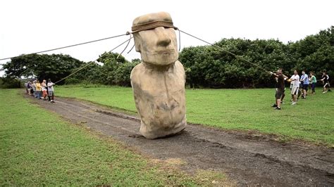 The 'walking' statues of Easter Island - BBC - balustradellc