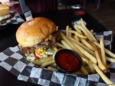 THE 10 BEST Burgers in Waukesha (Updated March 2024)