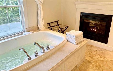 THE 10 BEST Maine Hot Tub Suite Hotels of 2024 (with Prices ...