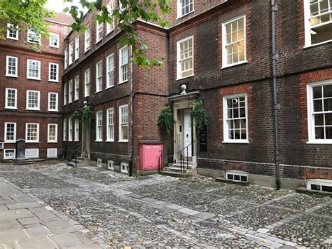 THE 10 BEST Resorts near Staple Inn, London - Tripadvisor