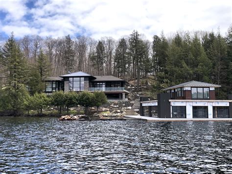 The allure of lakeside cottage living - David Small Designs - balustradellc