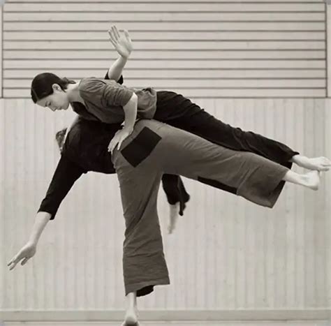 The Art of Improvisation in Modern Dance - muktibox.com