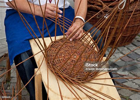 The Basketmaker - Hakai Magazine - wintechmobiles.com