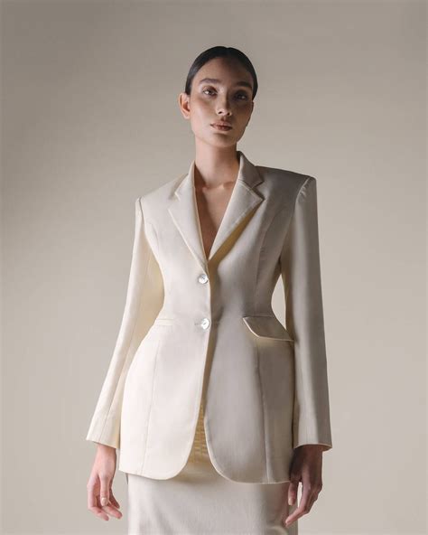 The Best 15 Minimalist Clothing Brands to Shop From - Ianiko - balustradellc