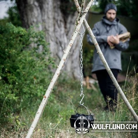 The Bushcraft Tripod Lashing - balustradellc