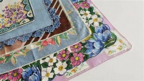The Classy Guide to Vintage Handkerchiefs - HankyBook - muktibox.com