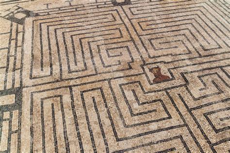 The Cretan Labyrinth in Greek Mythology - Nirvanic … - balustradellc