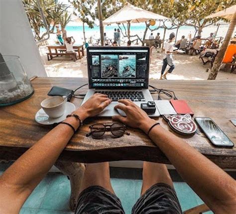 THE DIGITAL NOMAD; Living life beyond borders - balustradellc