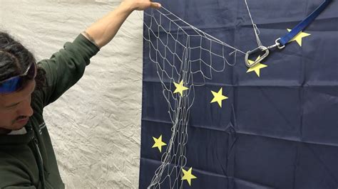 The easiest way to make a gill net/survival net! - balustradellc